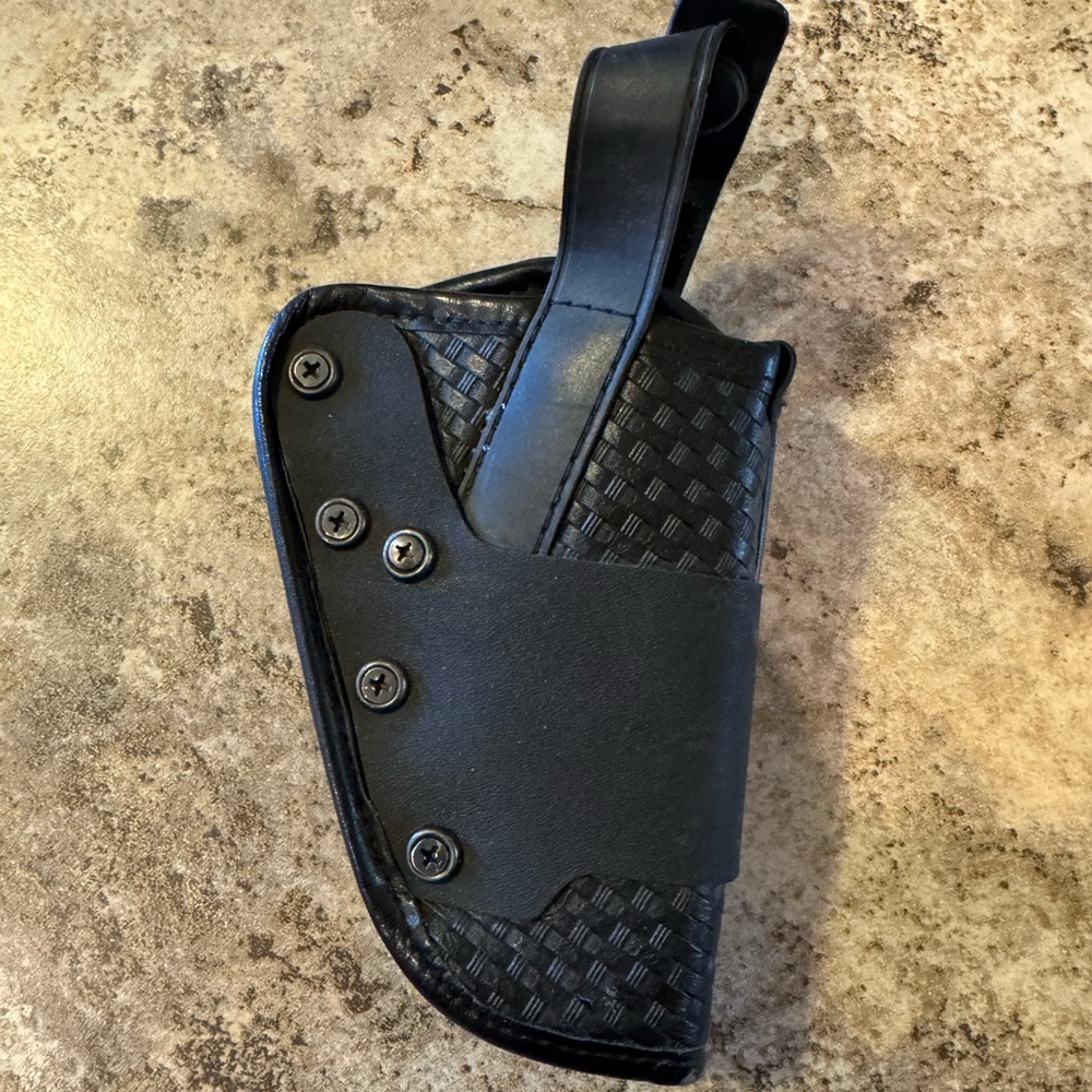 Uncle Mike's Mirage Right Hand Holster Black Basket Weave Size 2 OWB
